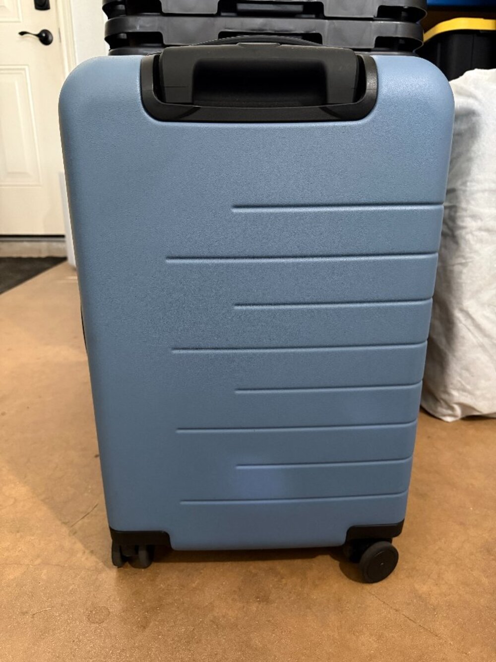 Quince Small Carry-On Suitcase Blue - Picture 4 of 8